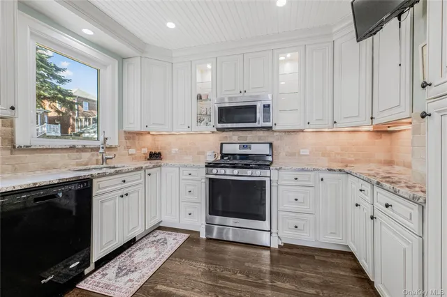 $699,000 | 20 Kimball Terrace, Yonkers, NY 10704