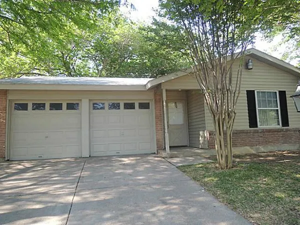 $1,800 | 1813 Cottonwood Street, Arlington, TX 76014