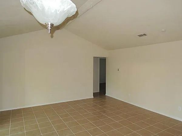$1,800 | 1813 Cottonwood Street, Arlington, TX 76014