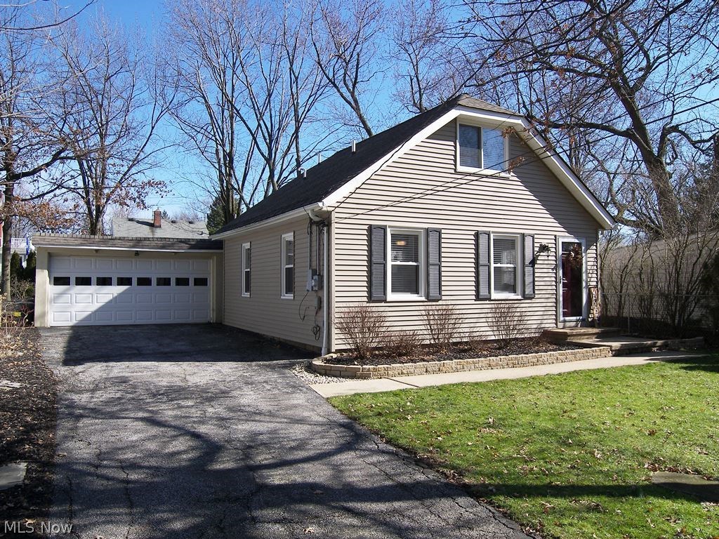 1739 Lyndhurst Road Lyndhurst, OH 44124 - Photo 3 of 21