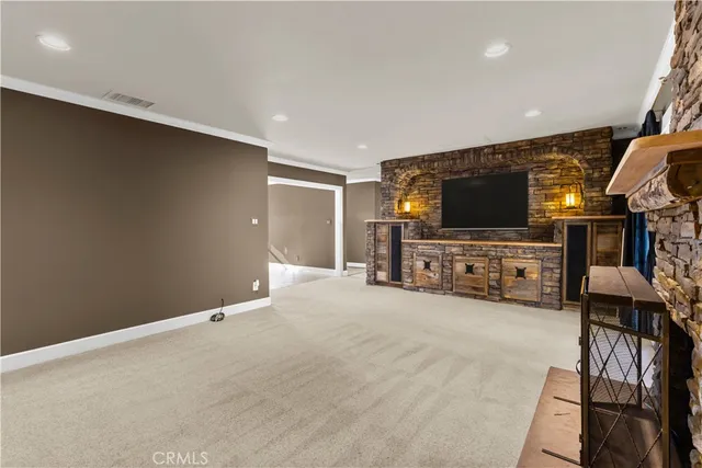 a view of a livingroom with furniture