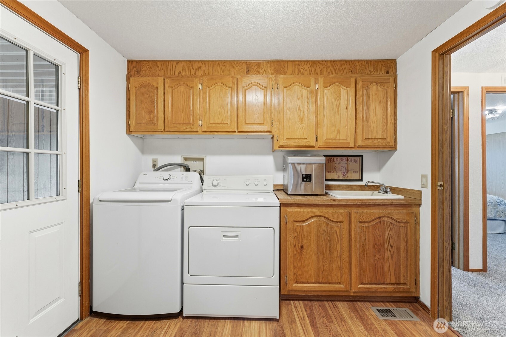 1352 Rancho Villa Walla Walla, WA 99362 - Photo 28 of 35 a utility room with dryer and washer