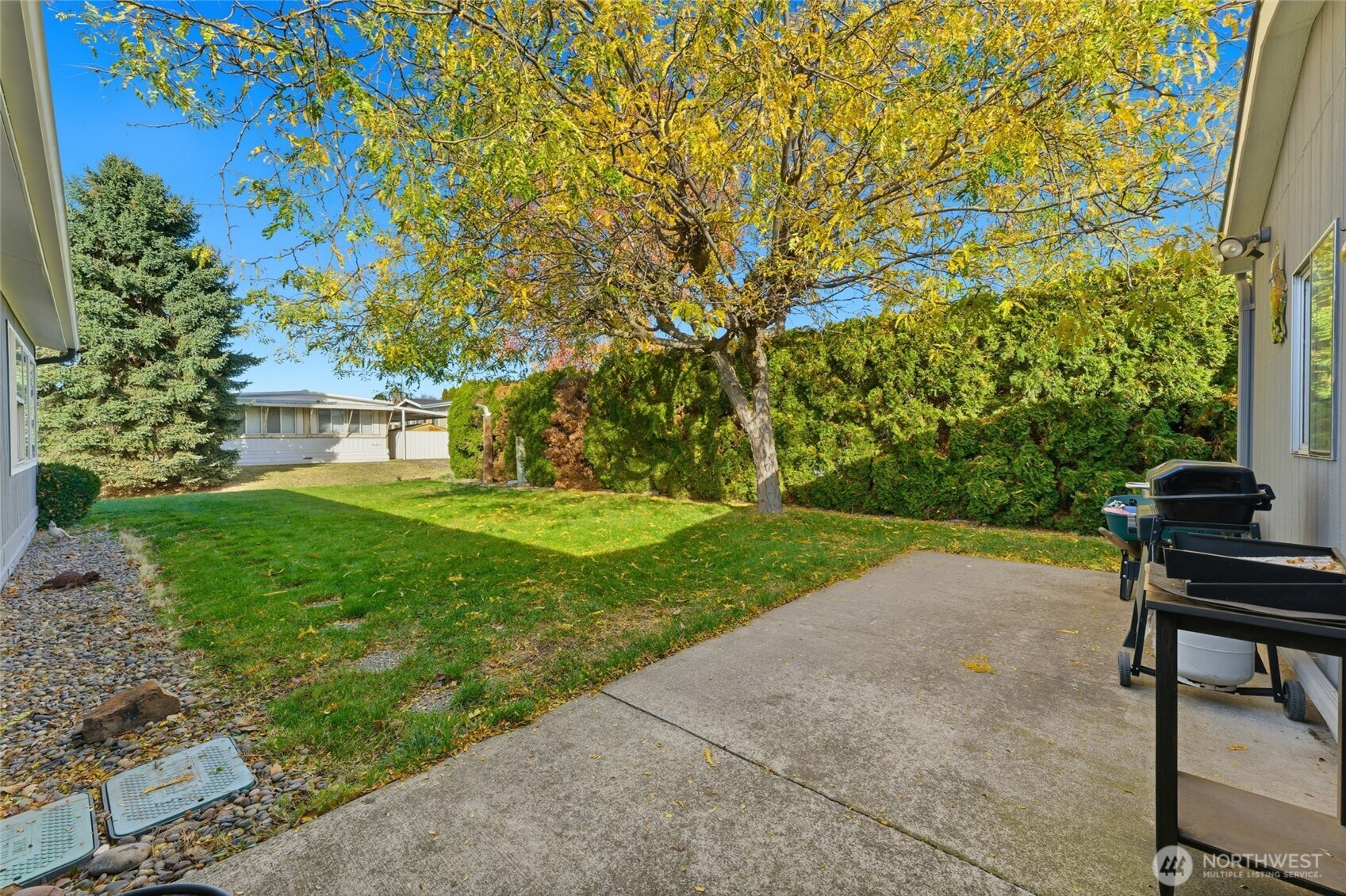 1352 Rancho Villa Walla Walla, WA 99362 - Photo 7 of 35 a view of a backyard with a garden