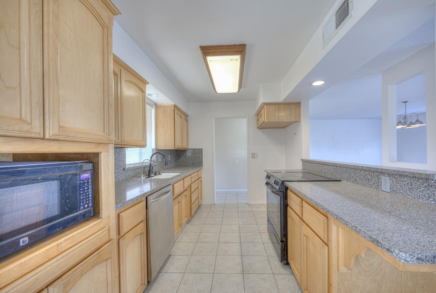 16935 La Canada Road Madera, CA 93636 - Photo 8 of 25 Gallery Image 8