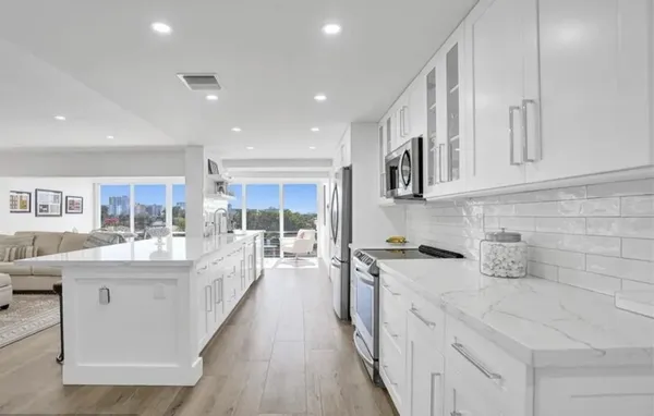 $524,900 | 3080 Northeast 47th Court, Unit 405, Fort Lauderdale, FL 33308