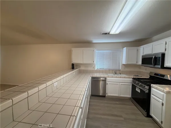 $2,500 | 6714 Mountain Iron Drive, Bakersfield, CA 93313