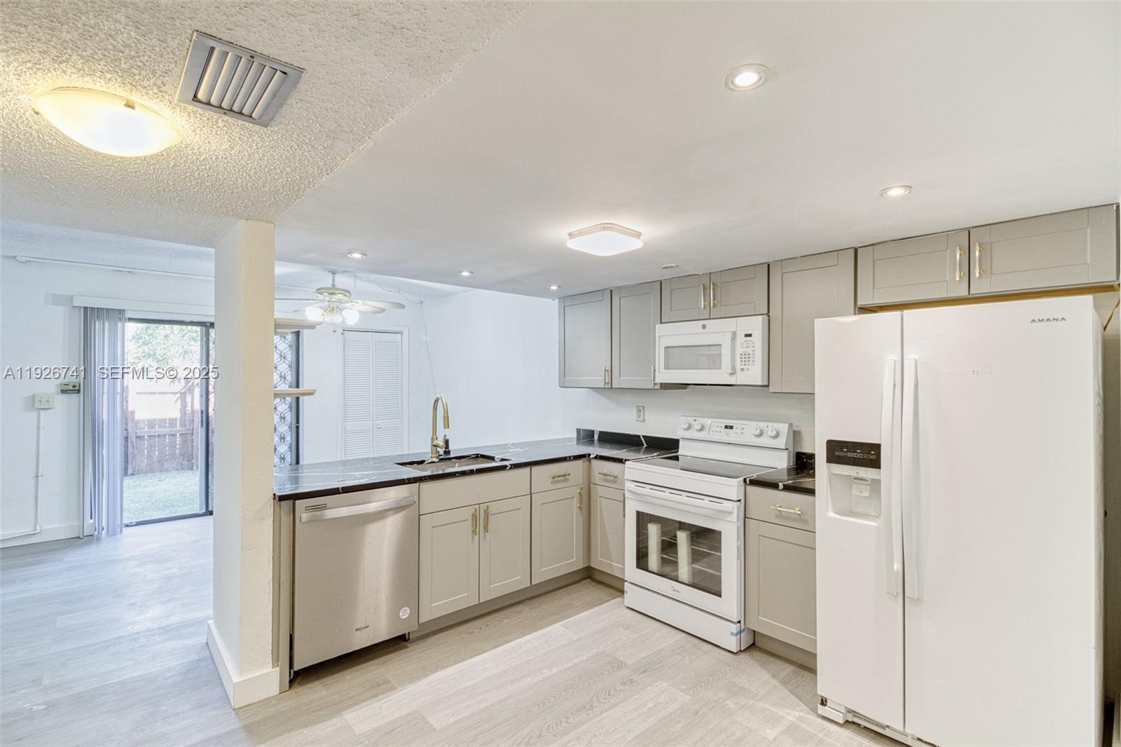 5209 Southwest 40th Avenue, Unit 51 Dania Beach, FL 33314 - Photo 6 of 22