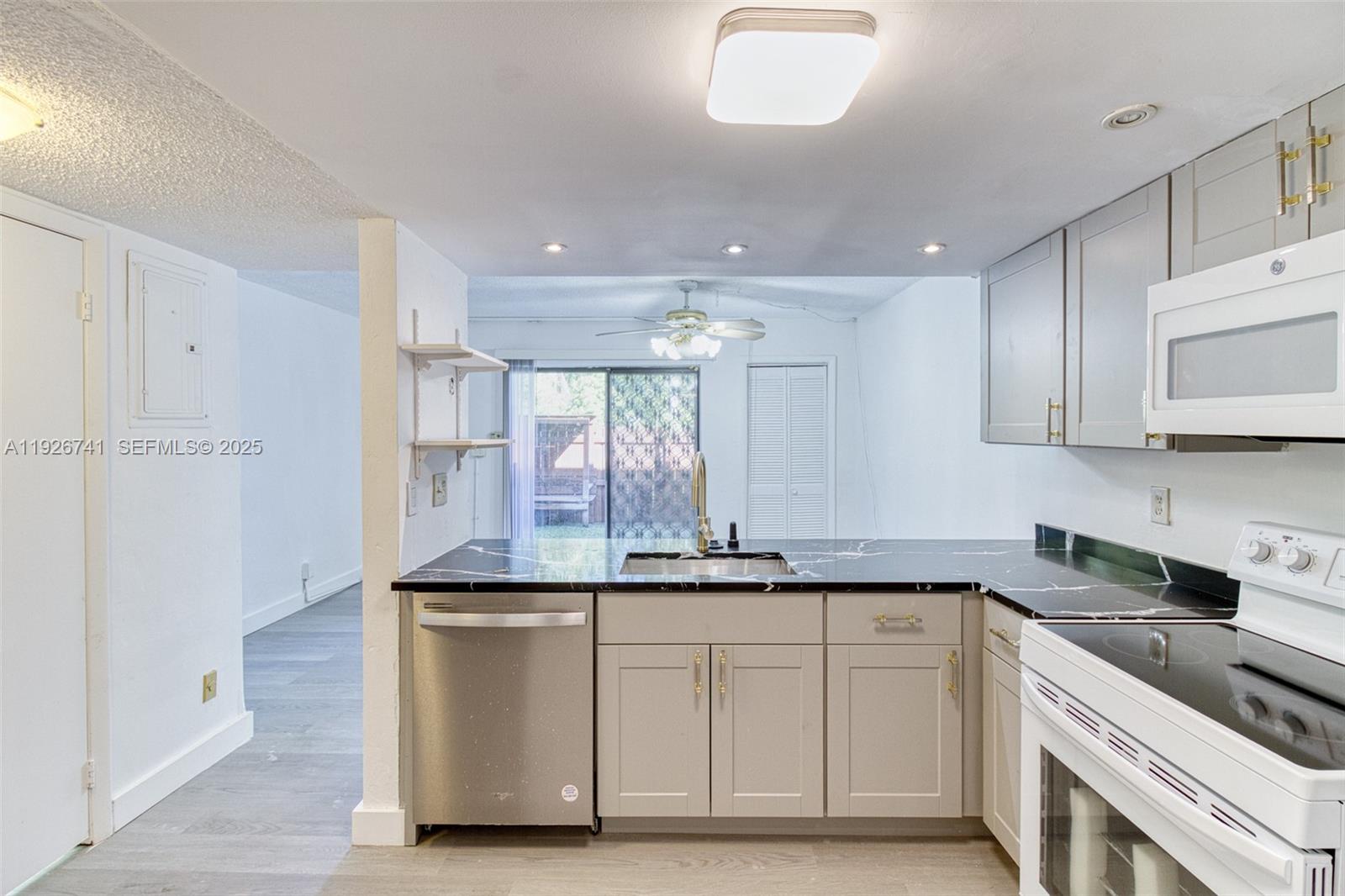 5209 Southwest 40th Avenue, Unit 51 Dania Beach, FL 33314 - Photo 7 of 22