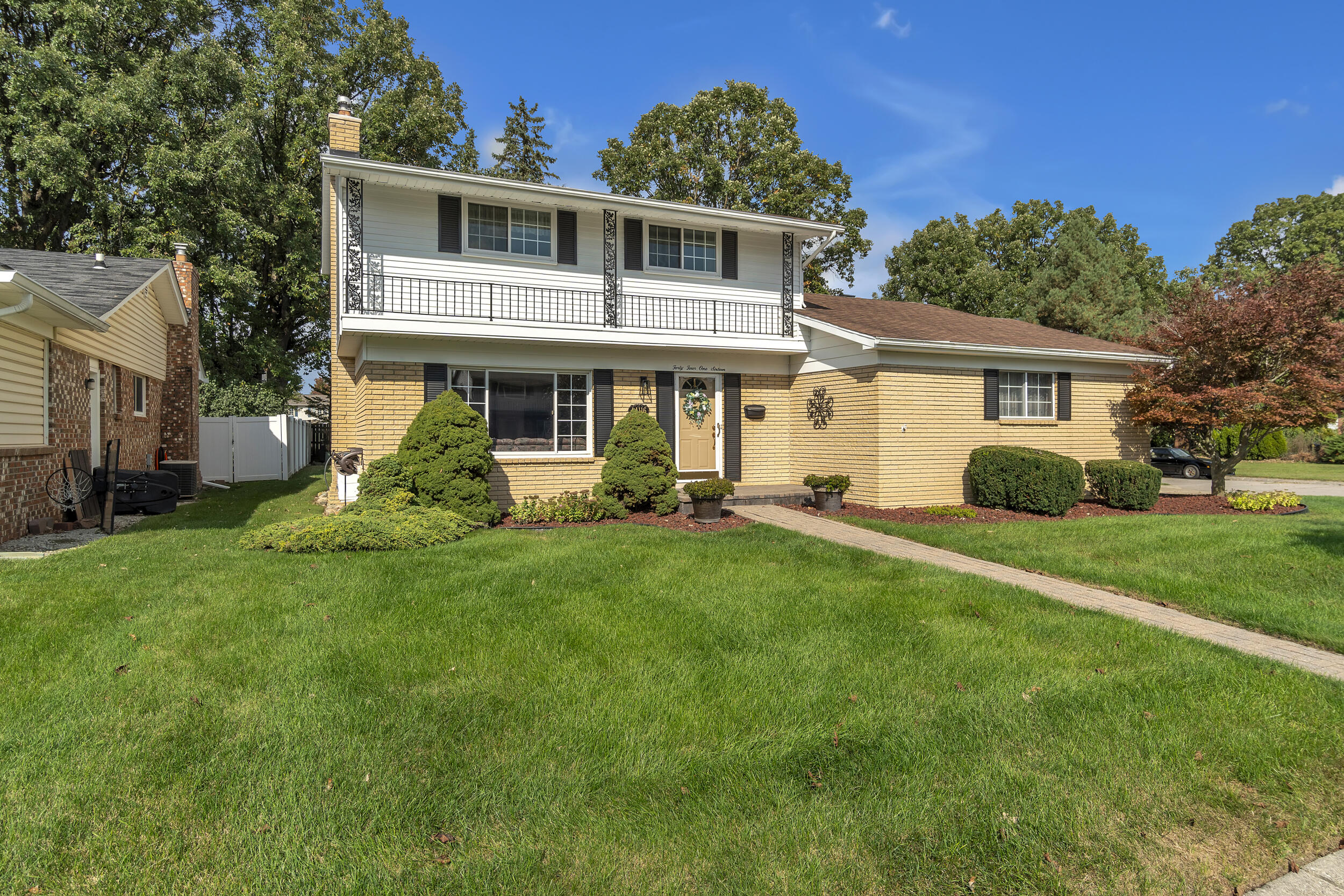 44116 Arlington Road Canton, MI 48187 - Photo 3 of 39 arlington-04