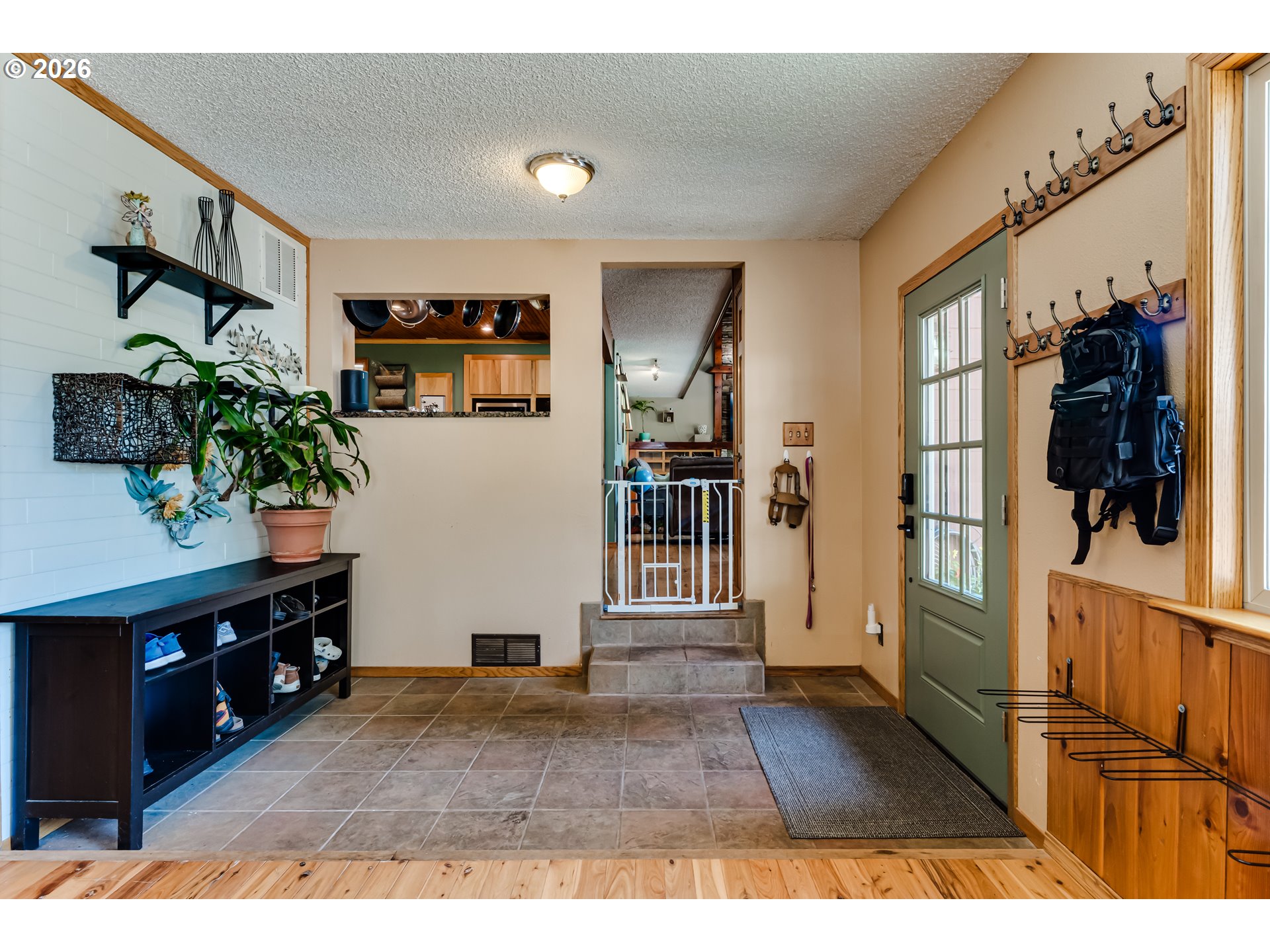 38481 Cartwright Creek Road Marcola, OR 97454 - Photo 9 of 46 Entrance/Foyer