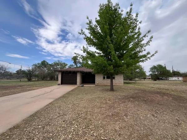 $220,000 | 203 Ave I Southeast, Childress, TX 79201