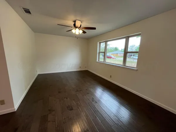 $220,000 | 203 Ave I Southeast, Childress, TX 79201