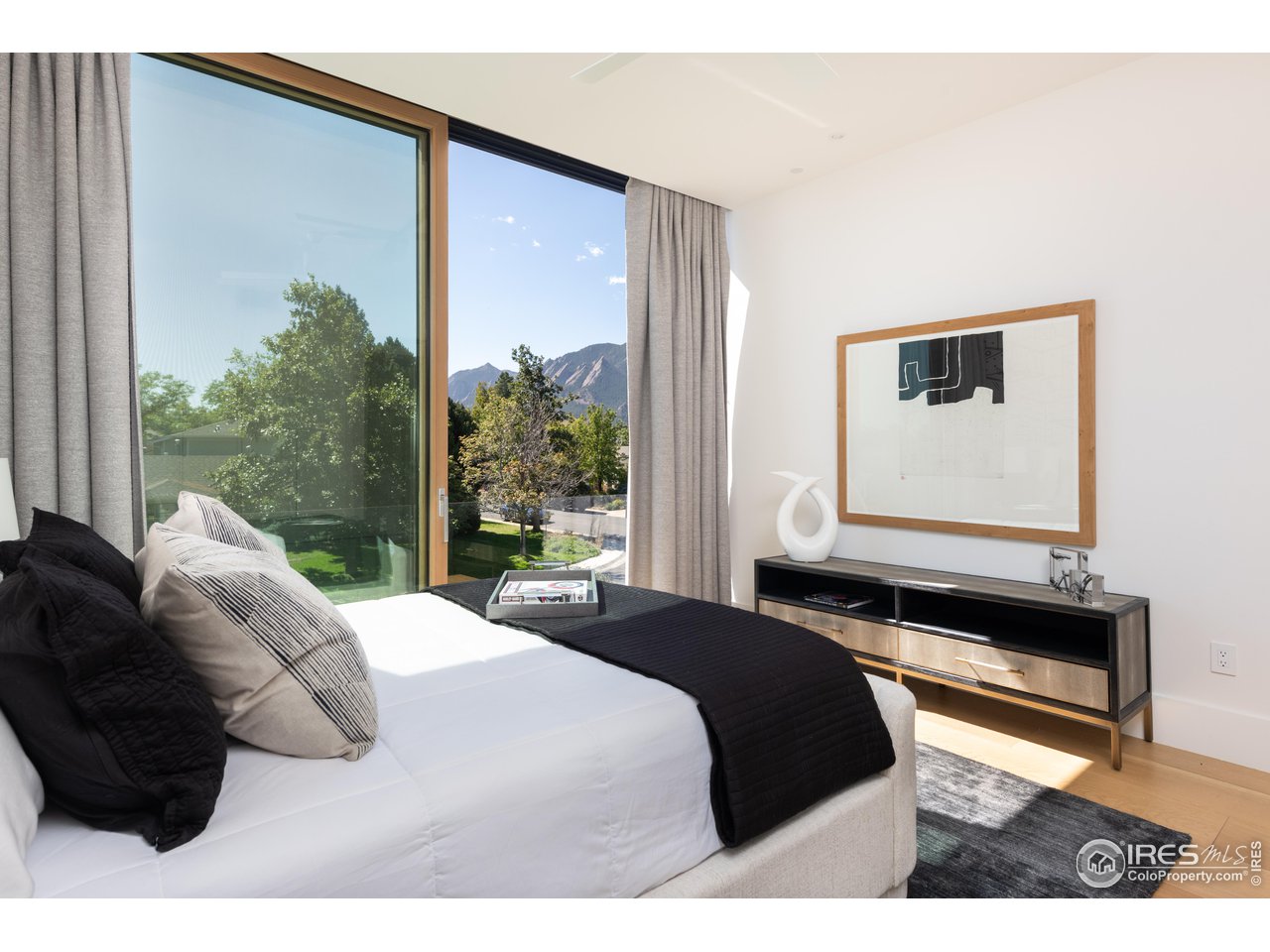 1505 Sunset Boulevard Boulder, CO 80304 - Photo 21 of 40 a bedroom with a bed window and a bed