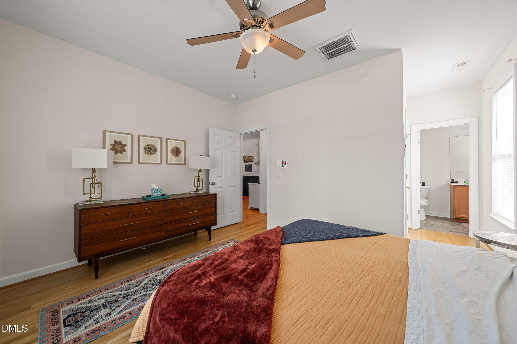 805 East Jones Street Raleigh, NC 27601 - Photo 9 of 17 23-web-or-mls-untitled-27