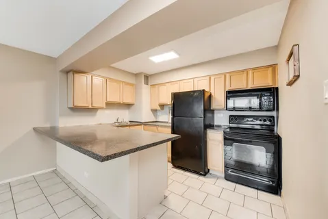 $1,550 | 6030 North Sheridan Road, Unit 406, Chicago, IL 60660