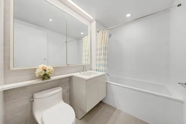 $9,950 | 50 Riverside Boulevard, Unit 11J | Upper West Side