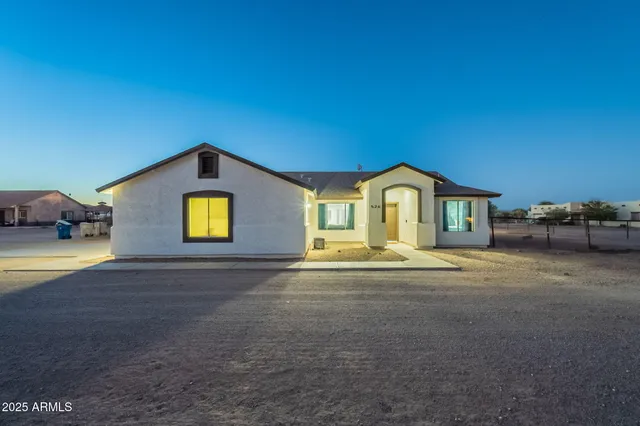 $685,000 | 526 West Magma Road, San Tan Valley, AZ 85143