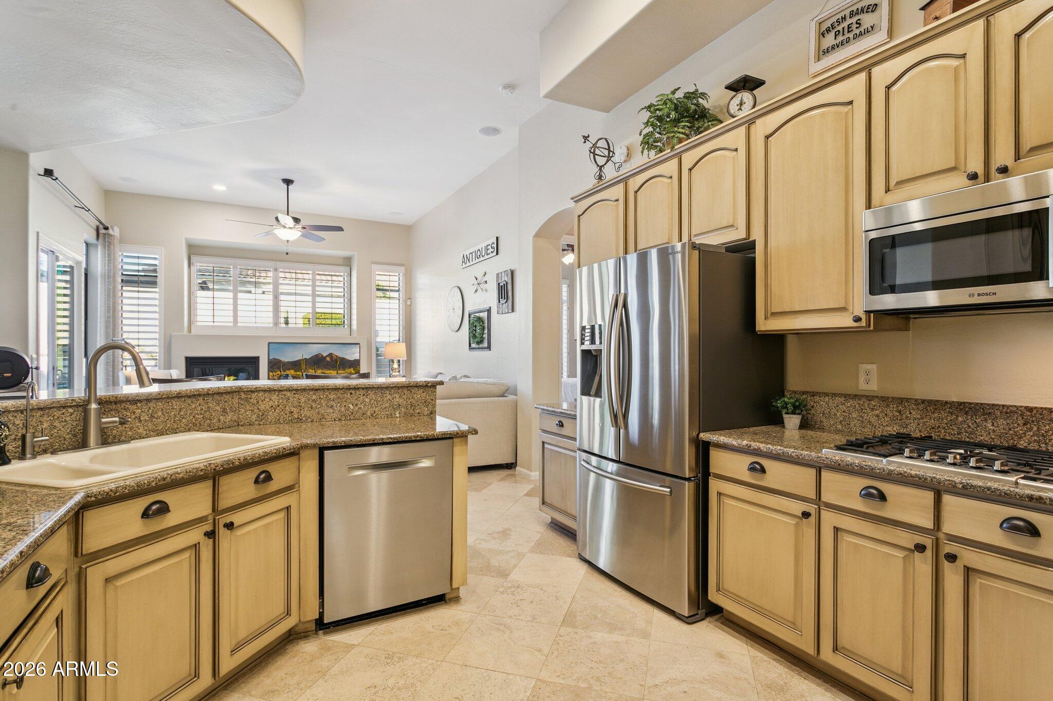 4806 East Estevan Road Phoenix, AZ 85054 - Photo 10 of 33 15-web-or-mls-4806-e-estevan-rd