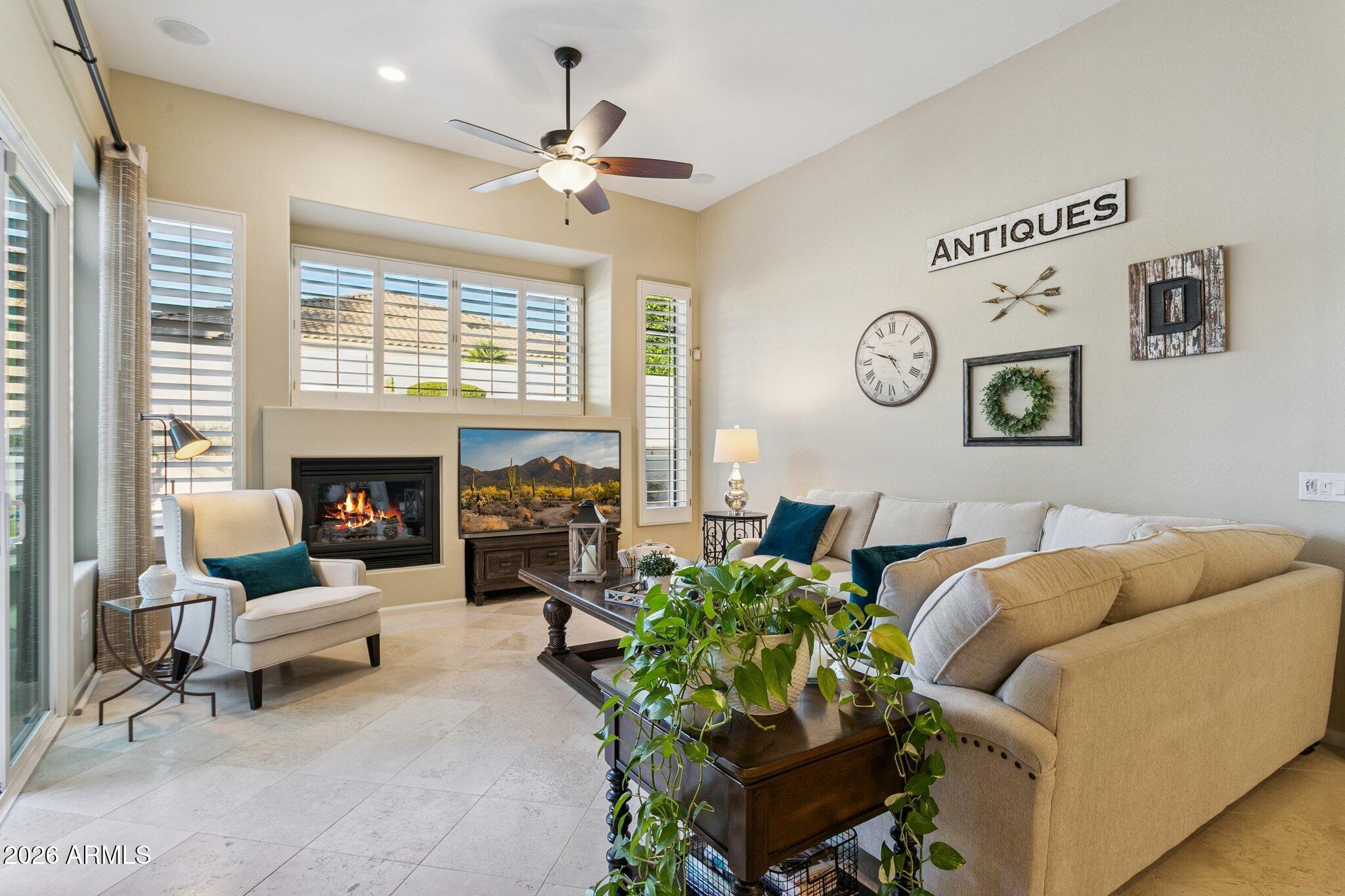 4806 East Estevan Road Phoenix, AZ 85054 - Photo 5 of 33 9-web-or-mls-4806-e-estevan-rd