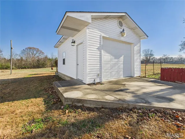 $259,000 | 306 County Road 469, Poplar Bluff, MO 63901