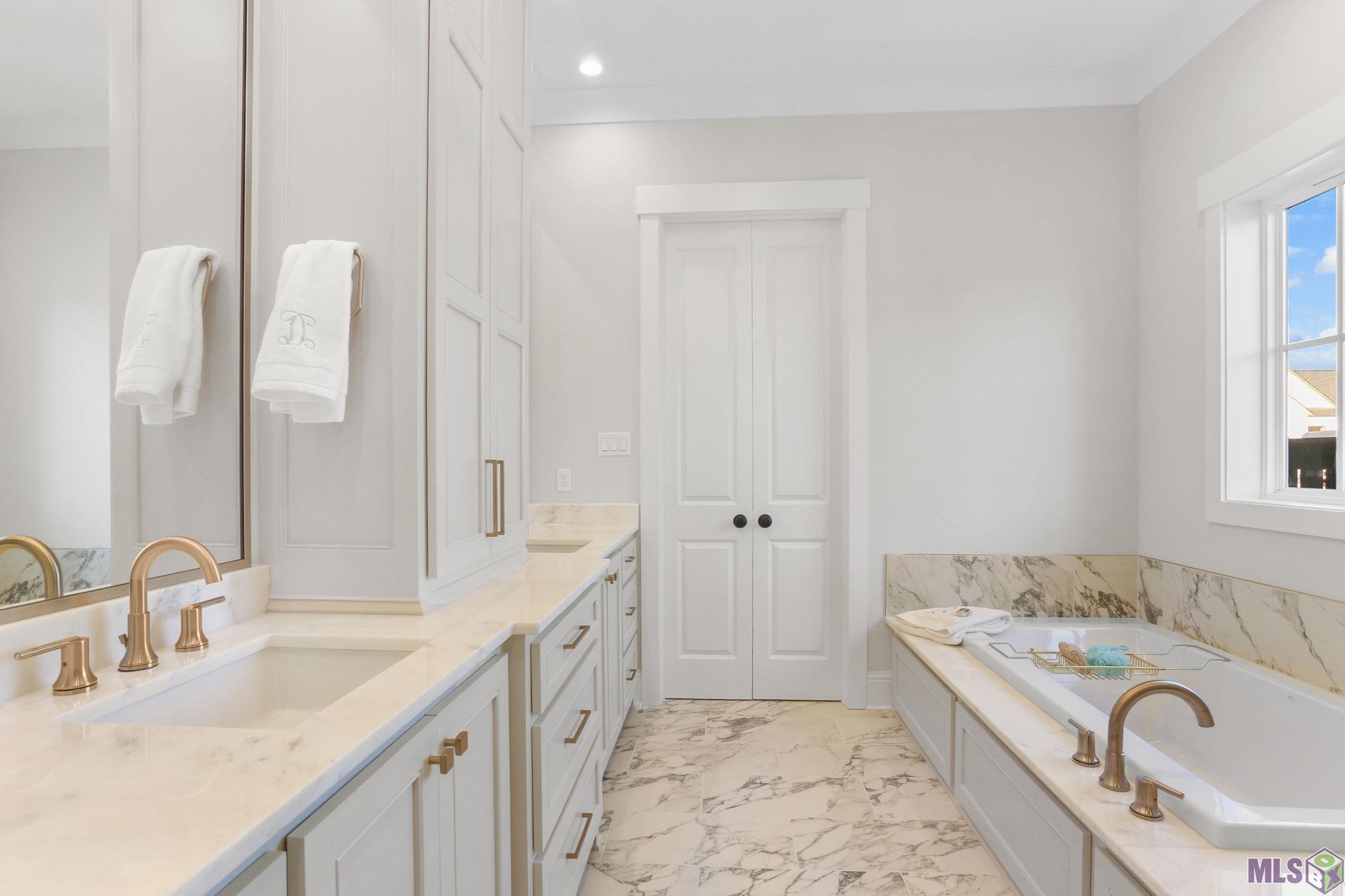 13807 Harveston Mill Drive Baton Rouge, LA 70810 - Photo 18 of 42 Primary bath