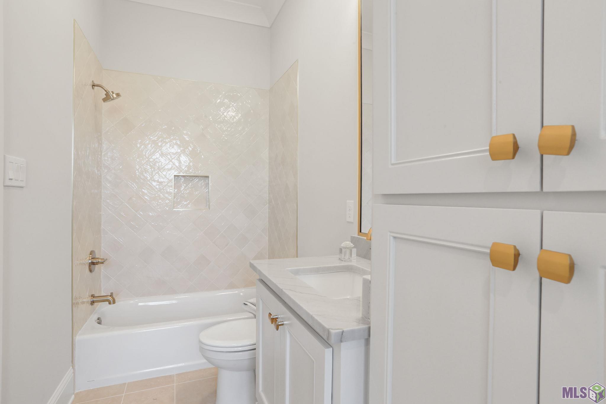 13807 Harveston Mill Drive Baton Rouge, LA 70810 - Photo 26 of 42 Guest bath