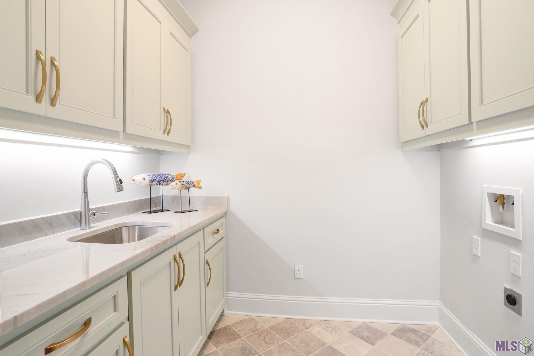13807 Harveston Mill Drive Baton Rouge, LA 70810 - Photo 30 of 42 Laundry room