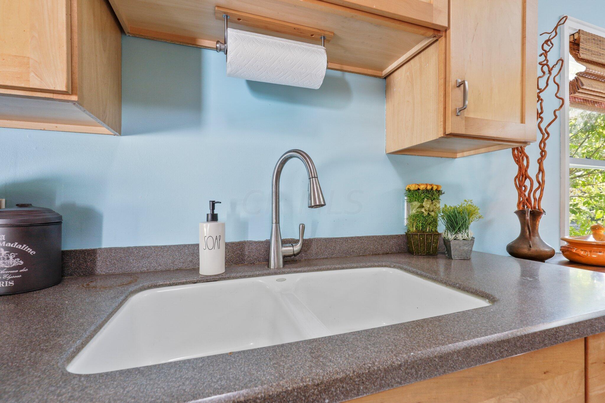 622 Chase Road Columbus, OH 43214 - Photo 14 of 51 Deep Sink