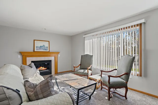 $200,000 | 480 Westwood Court, Unit C, Crystal Lake, IL 60014