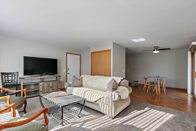 $200,000 | 480 Westwood Court, Unit C, Crystal Lake, IL 60014