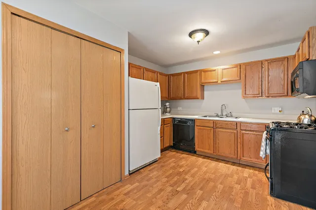 $200,000 | 480 Westwood Court, Unit C, Crystal Lake, IL 60014