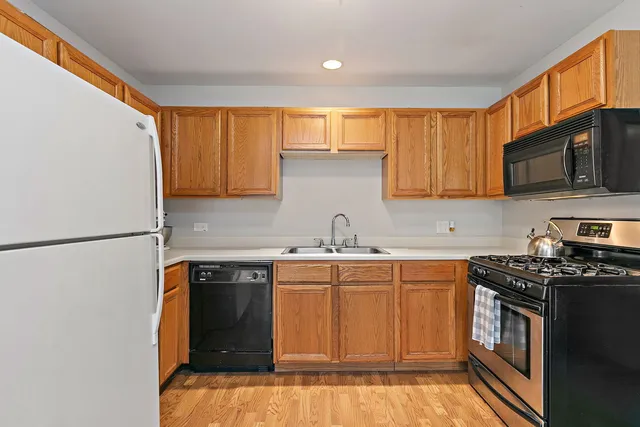 $200,000 | 480 Westwood Court, Unit C, Crystal Lake, IL 60014