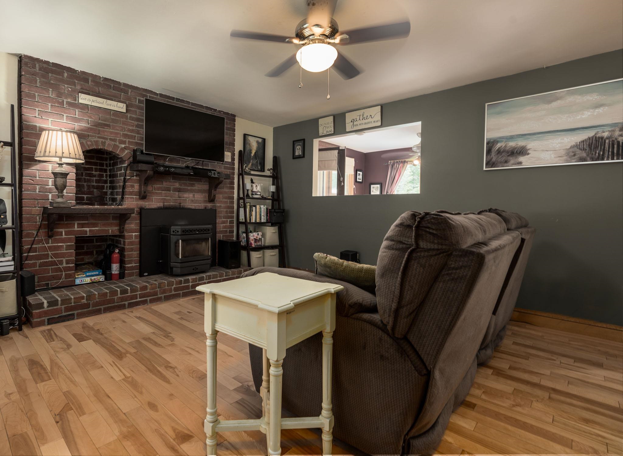 35 Stark Road Derry, NH 03038 - Photo 4 of 28