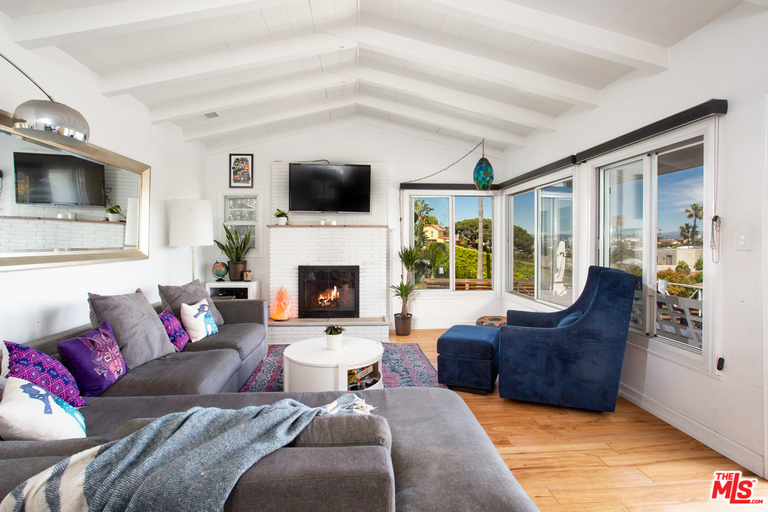 7319 Earldom Avenue Playa del Rey, CA 90293 - Photo 11 of 37 Gallery Image 11