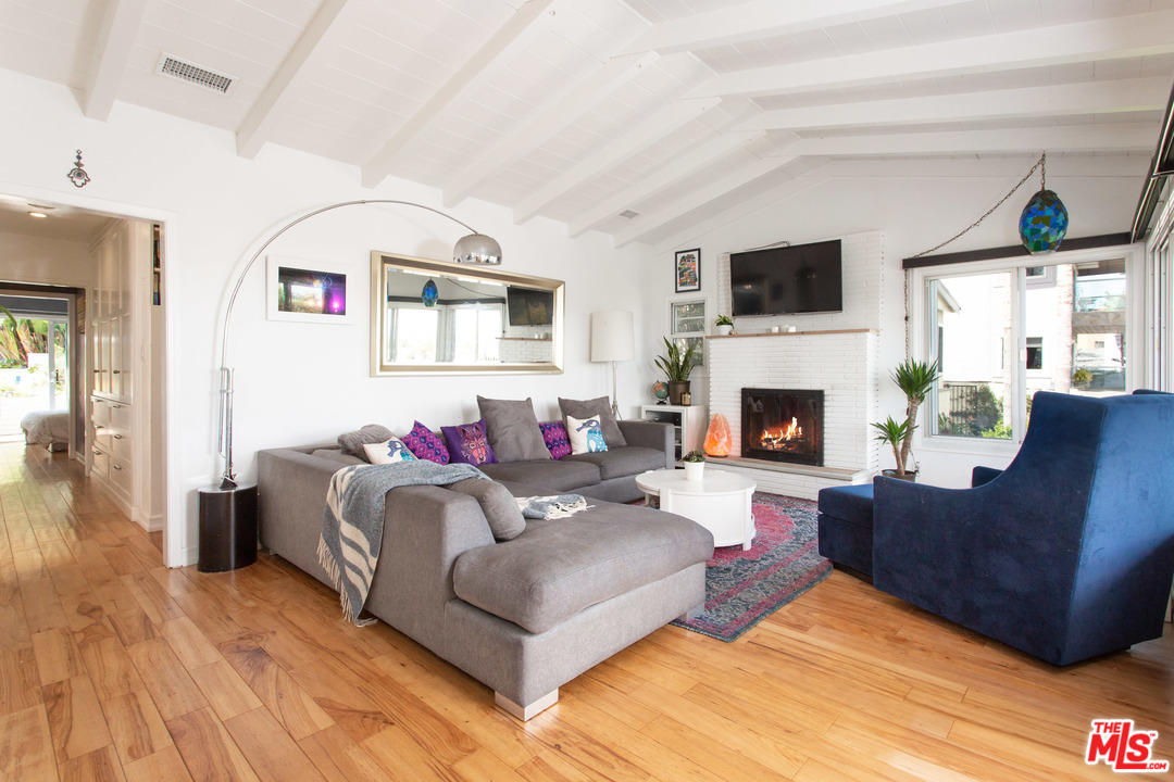 7319 Earldom Avenue Playa del Rey, CA 90293 - Photo 12 of 37 Gallery Image 12