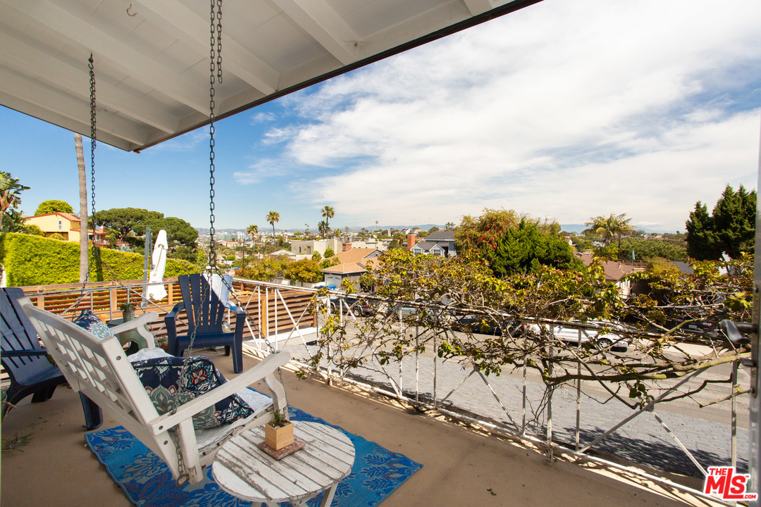 7319 Earldom Avenue Playa del Rey, CA 90293 - Photo 3 of 37 Gallery Image 3