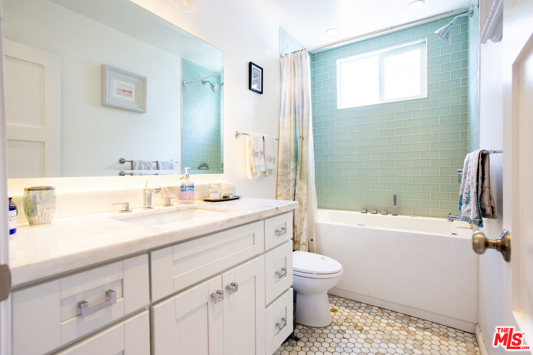 7319 Earldom Avenue Playa del Rey, CA 90293 - Photo 29 of 37 Gallery Image 29