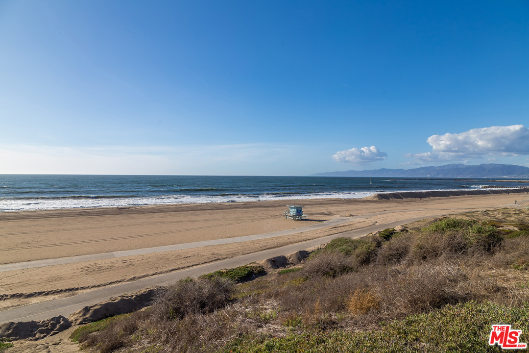 7319 Earldom Avenue Playa del Rey, CA 90293 - Photo 36 of 37 Gallery Image 36