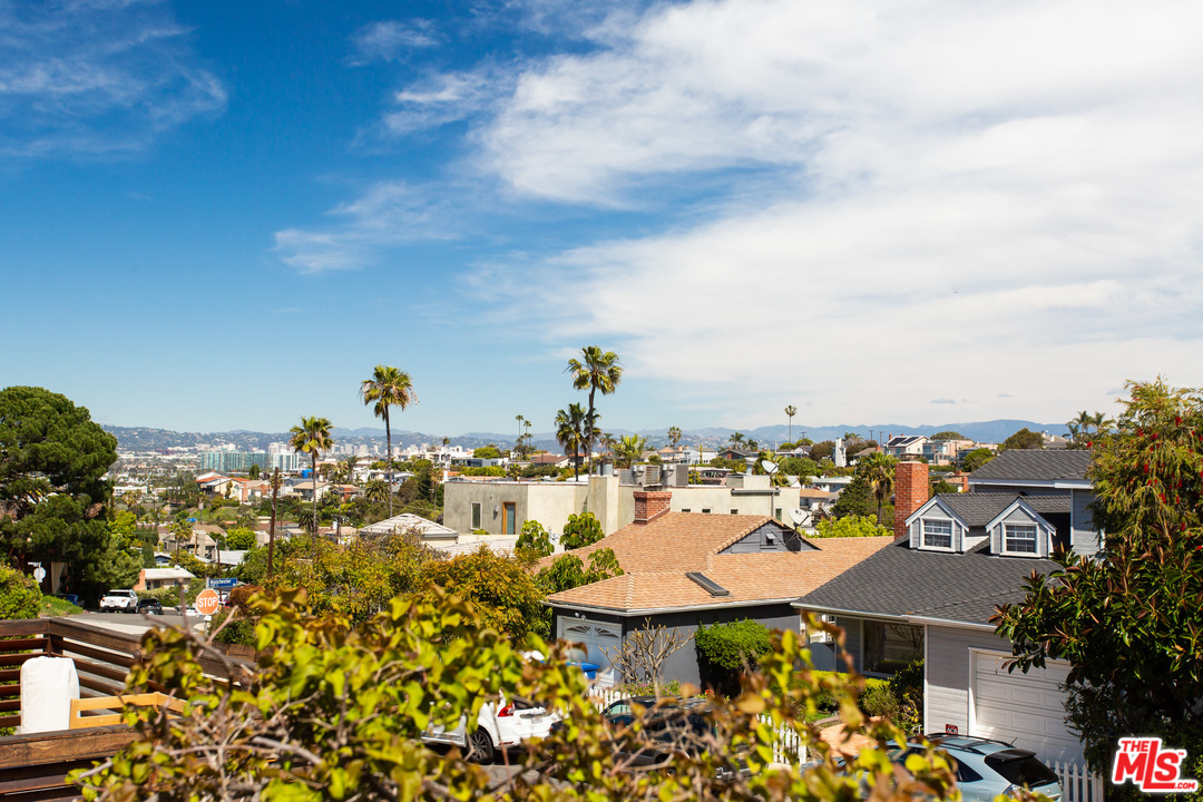 7319 Earldom Avenue Playa del Rey, CA 90293 - Photo 5 of 37 Gallery Image 5