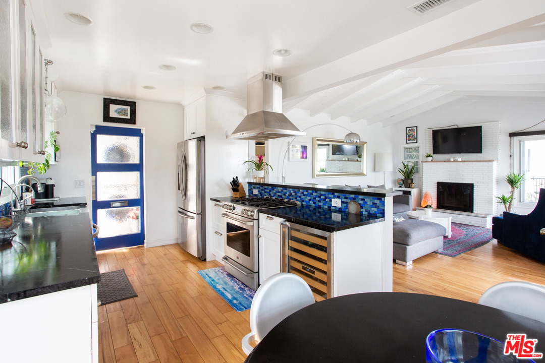7319 Earldom Avenue Playa del Rey, CA 90293 - Photo 6 of 37 Gallery Image 6