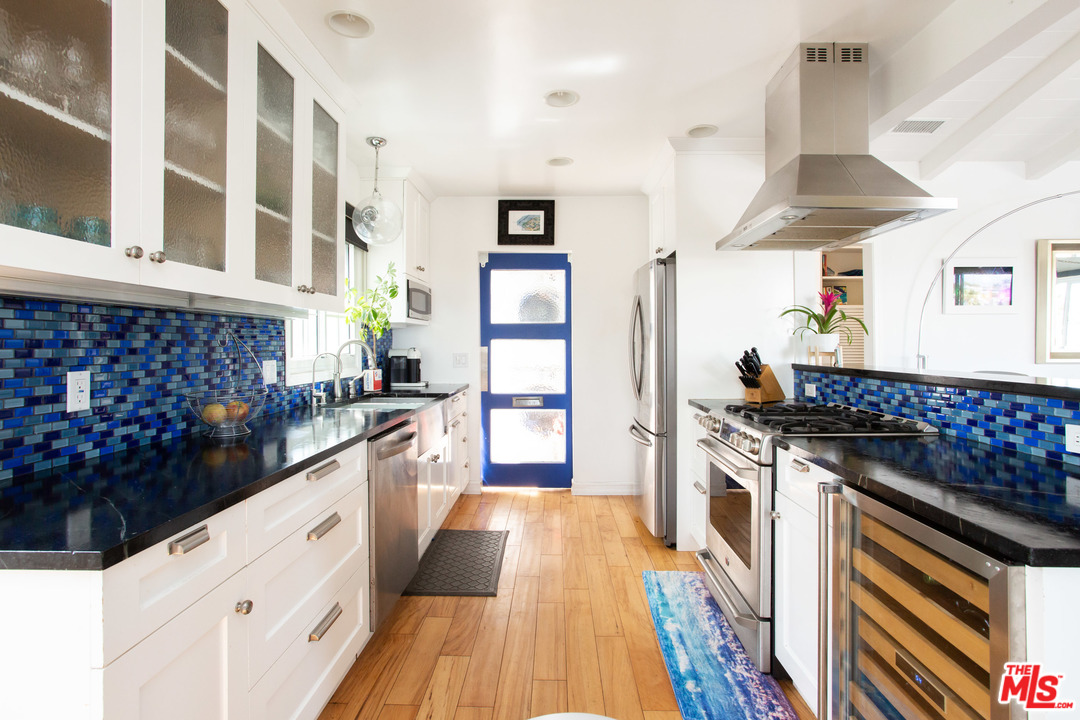 7319 Earldom Avenue Playa del Rey, CA 90293 - Photo 8 of 37 Gallery Image 8