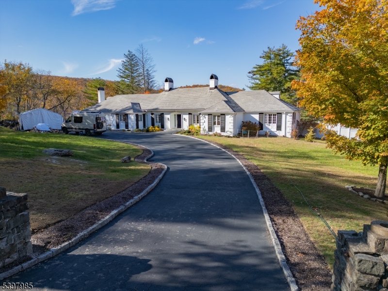 18 Pepperidge Tree Terrace Kinnelon, NJ 07405 - Photo 1 of 34