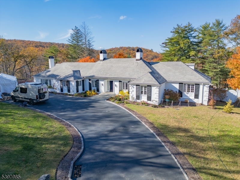 18 Pepperidge Tree Terrace Kinnelon, NJ 07405 - Photo 2 of 34