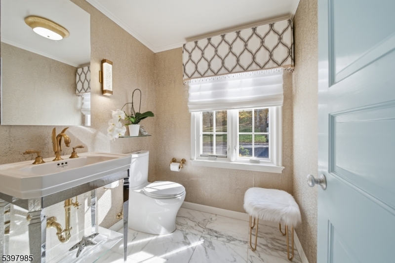 18 Pepperidge Tree Terrace Kinnelon, NJ 07405 - Photo 9 of 34