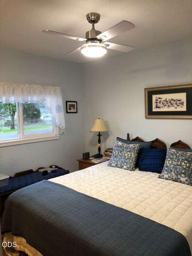 6085 Adams Road Talent, OR 97540 - Photo 34 of 40
