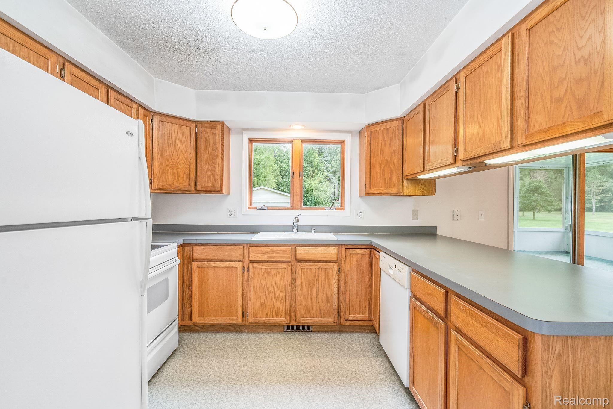 46376 Hull Road Belleville, MI 48111 - Photo 9 of 42 46376 Hull Rd-9540.jpg