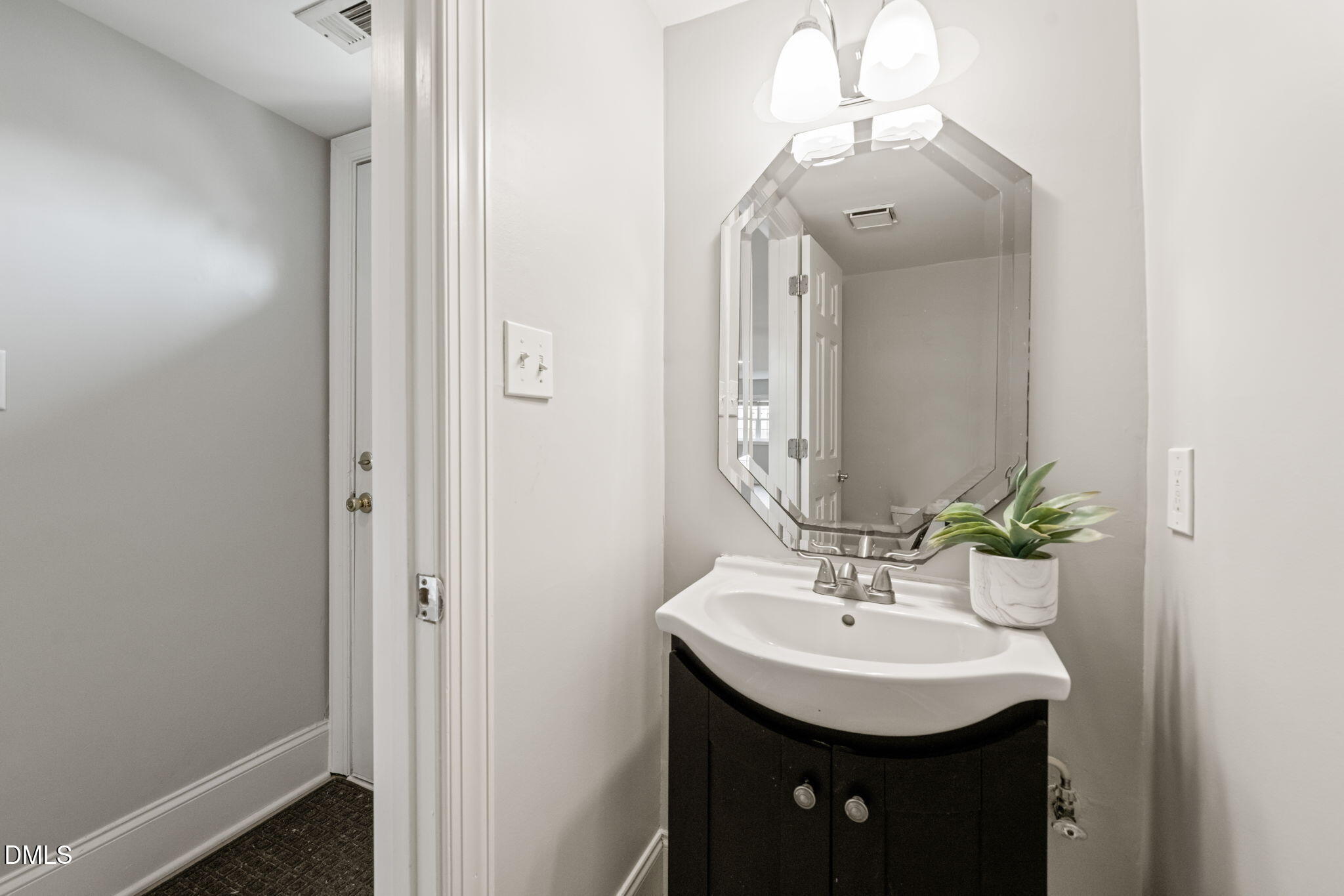 1213 Manassas Court, Unit H Raleigh, NC 27609 - Photo 16 of 43