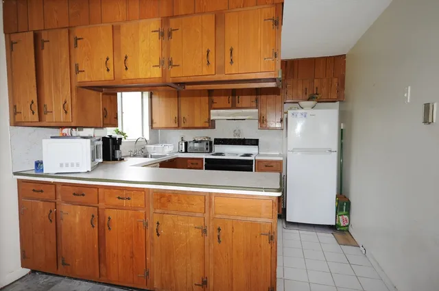 $318,000 | 5 Susan Road, Unit 8, Buzzards Bay, MA 02532