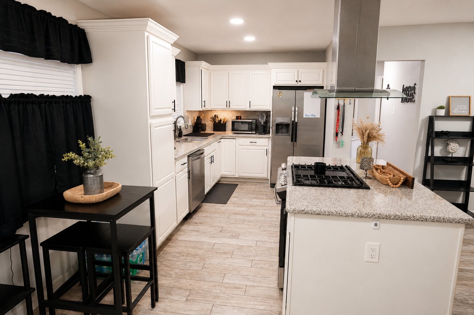 315 East Janisch Road Houston, TX 77022 - Photo 7 of 25 Kitchen