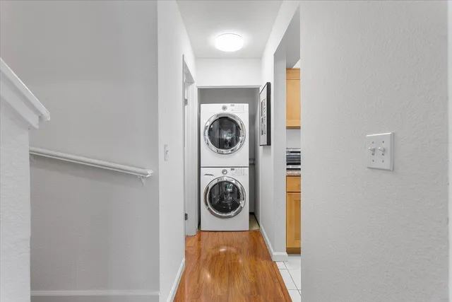 a view of entryway with washer and dryer
